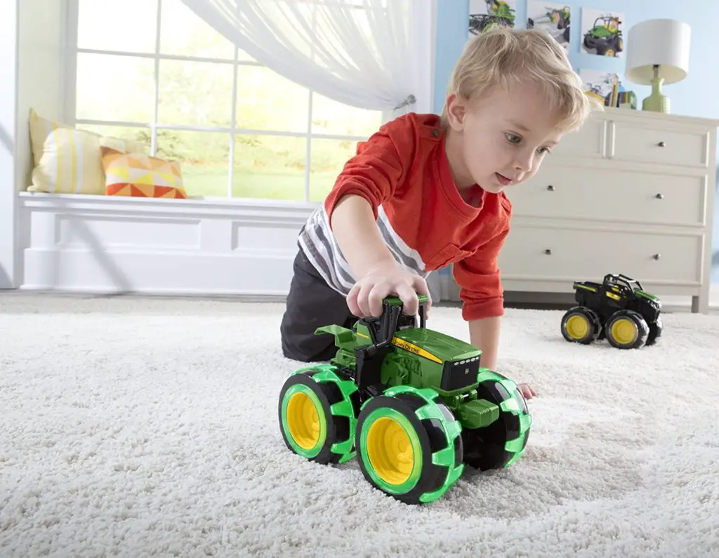 Lightening wheels john deere toy tractor